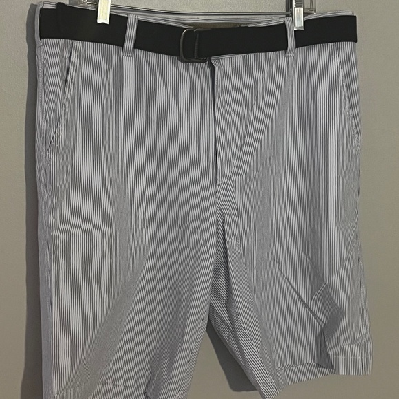 Izod Shorts - Picture 1 of 4